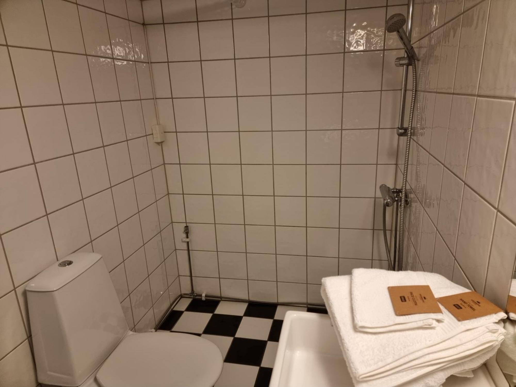 Kjellerleilighet Egen Inngang. Stange Exterior foto