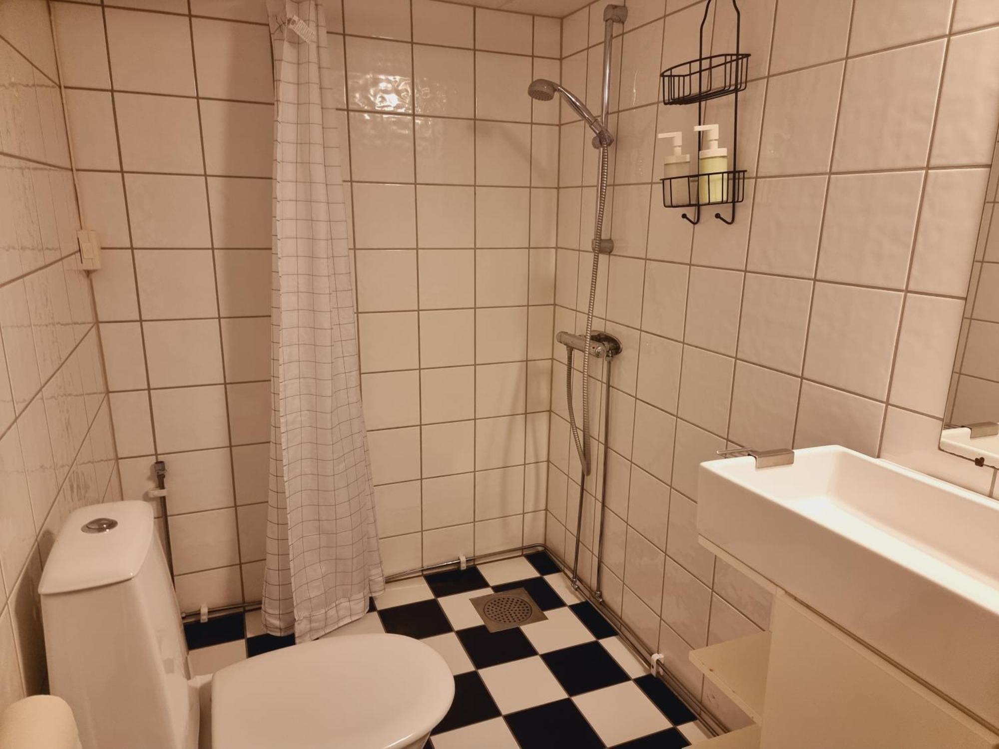 Kjellerleilighet Egen Inngang. Stange Exterior foto